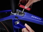 Trek DOMANE SL 6 Gen 4 105 Di2 Carbon Road Bike - 2023 - Hex Blue - Image 11