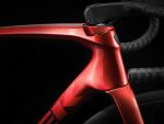 Trek ÉMONDA SLR 7 DISC Ultegra Di2 Roadbike - 2023 - Metallic Red Smoke to Red Carbon Smoke - Image 6